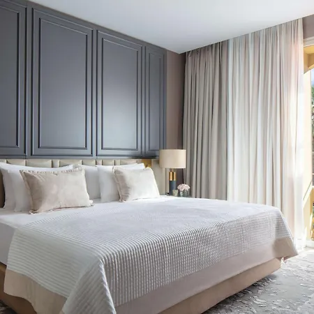 מלון Anantara Plaza - A Leading Of The World