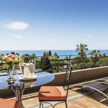 Plaza Hotel 5*